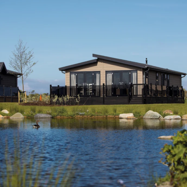Haven Signature Diamond-Lakeside Lodge for 6 On Easter Weekend + £500 - Image 2
