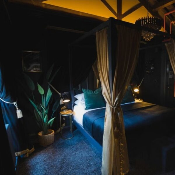 Luxury One Night York City Break At The Impossible Motel #2 - Image 7